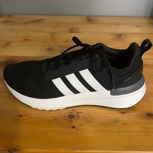 NWT Men’s black Adidas tennis shoes